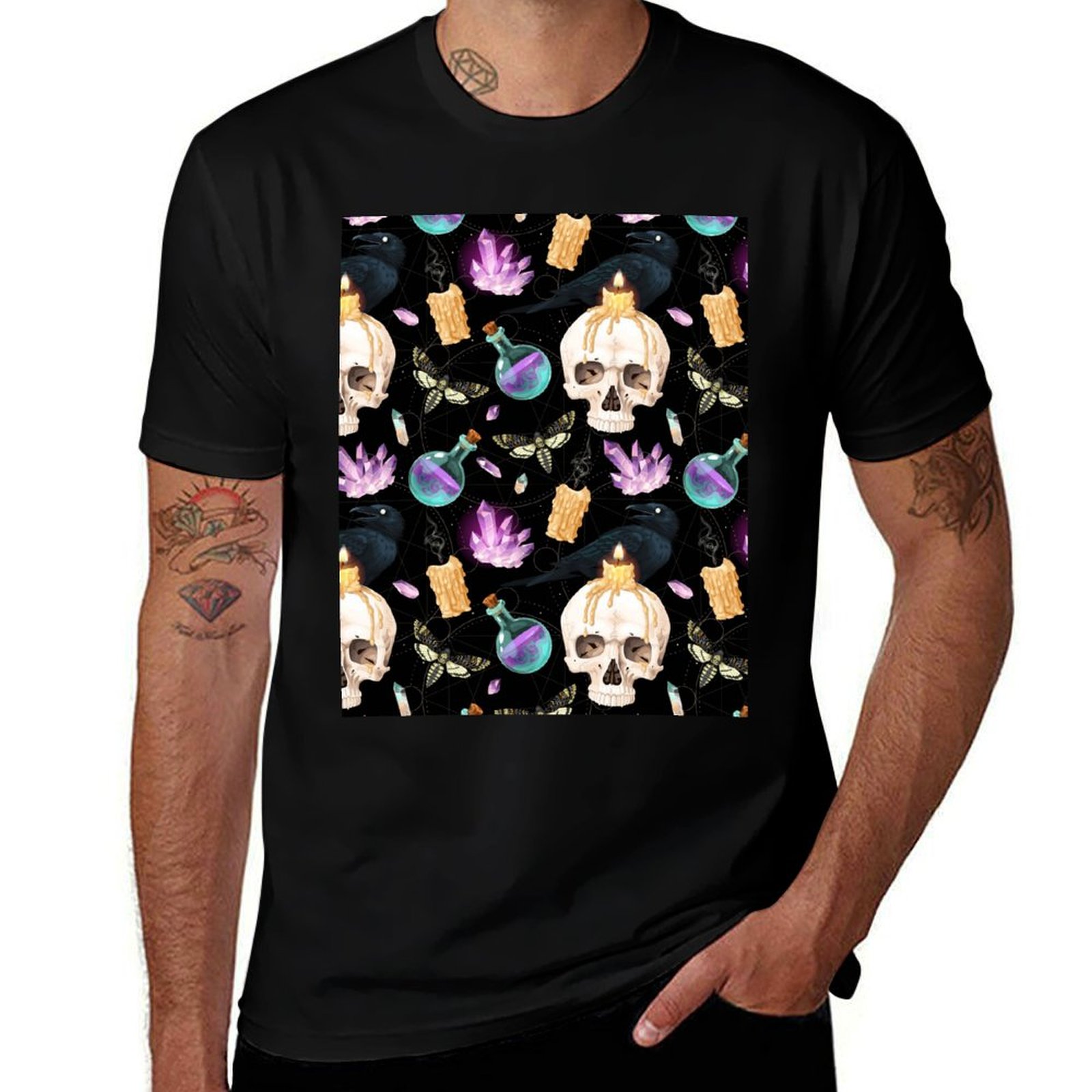 Black Tin Candle - Gothic-T-Shirt mit Totenkopf-, Kerzen-, Kristall-, Krähen-